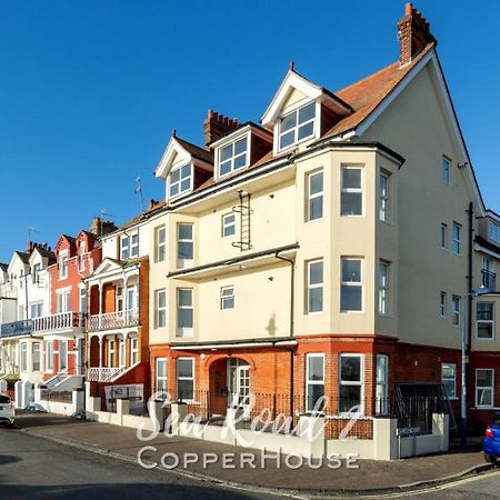Beautiful Apartments On The Sea Front - Sea Road 2 Филикстоу Екстериор снимка
