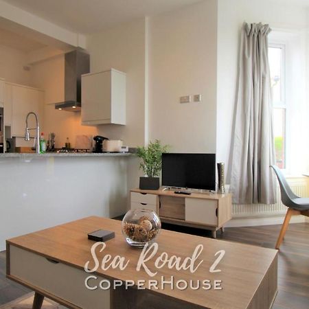Beautiful Apartments On The Sea Front - Sea Road 2 Филикстоу Екстериор снимка