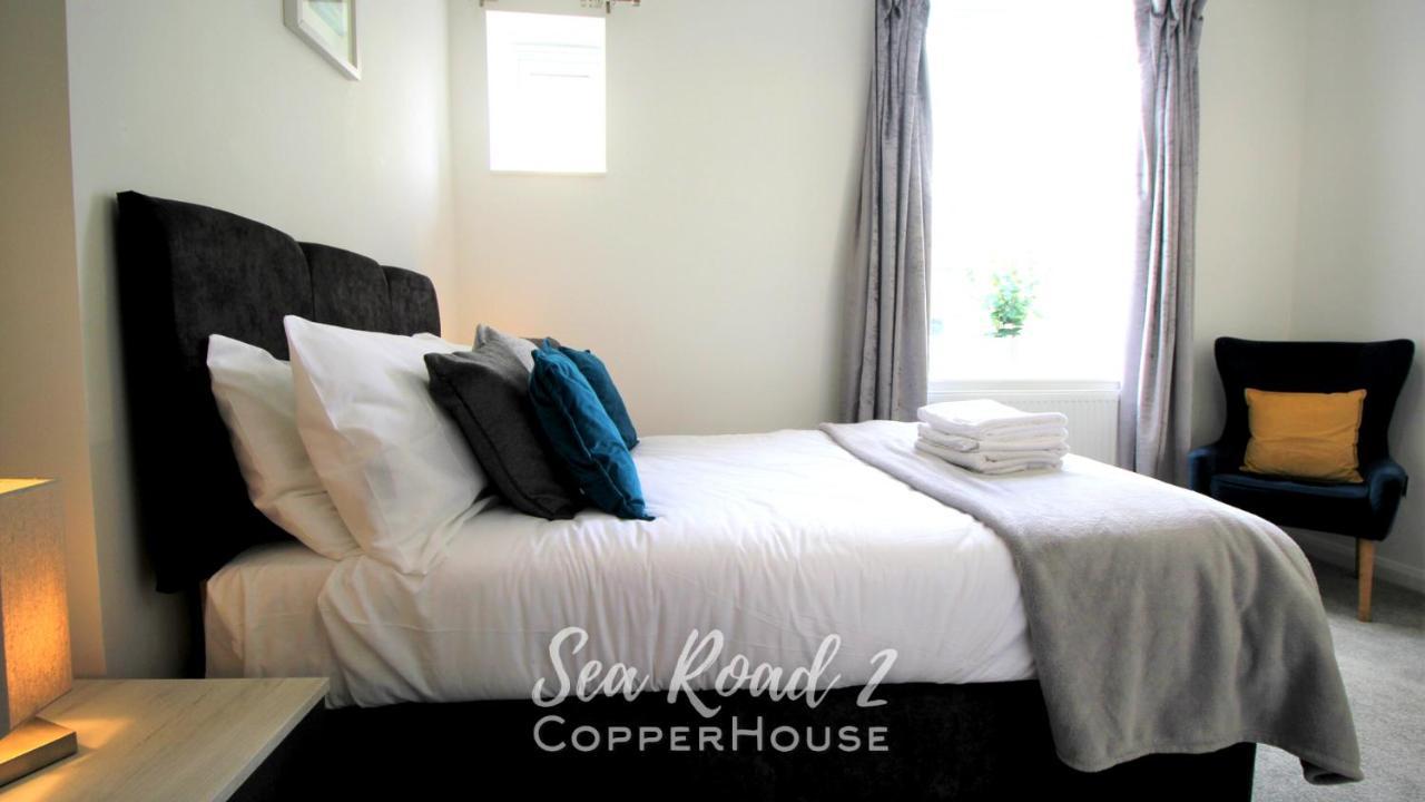 Beautiful Apartments On The Sea Front - Sea Road 2 Филикстоу Екстериор снимка