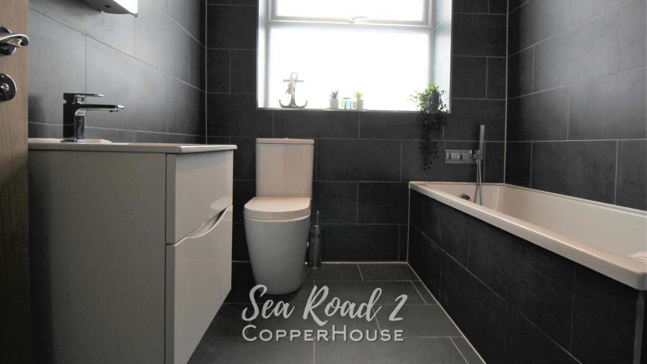 Beautiful Apartments On The Sea Front - Sea Road 2 Филикстоу Екстериор снимка