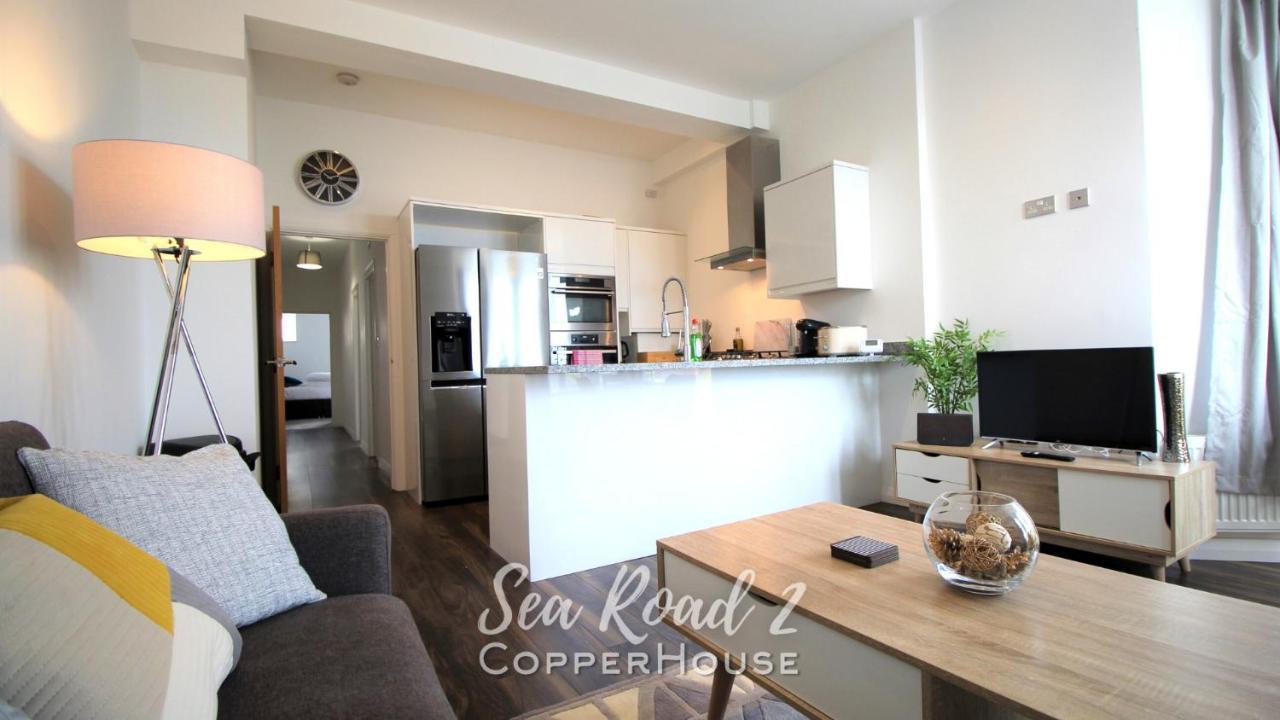 Beautiful Apartments On The Sea Front - Sea Road 2 Филикстоу Екстериор снимка