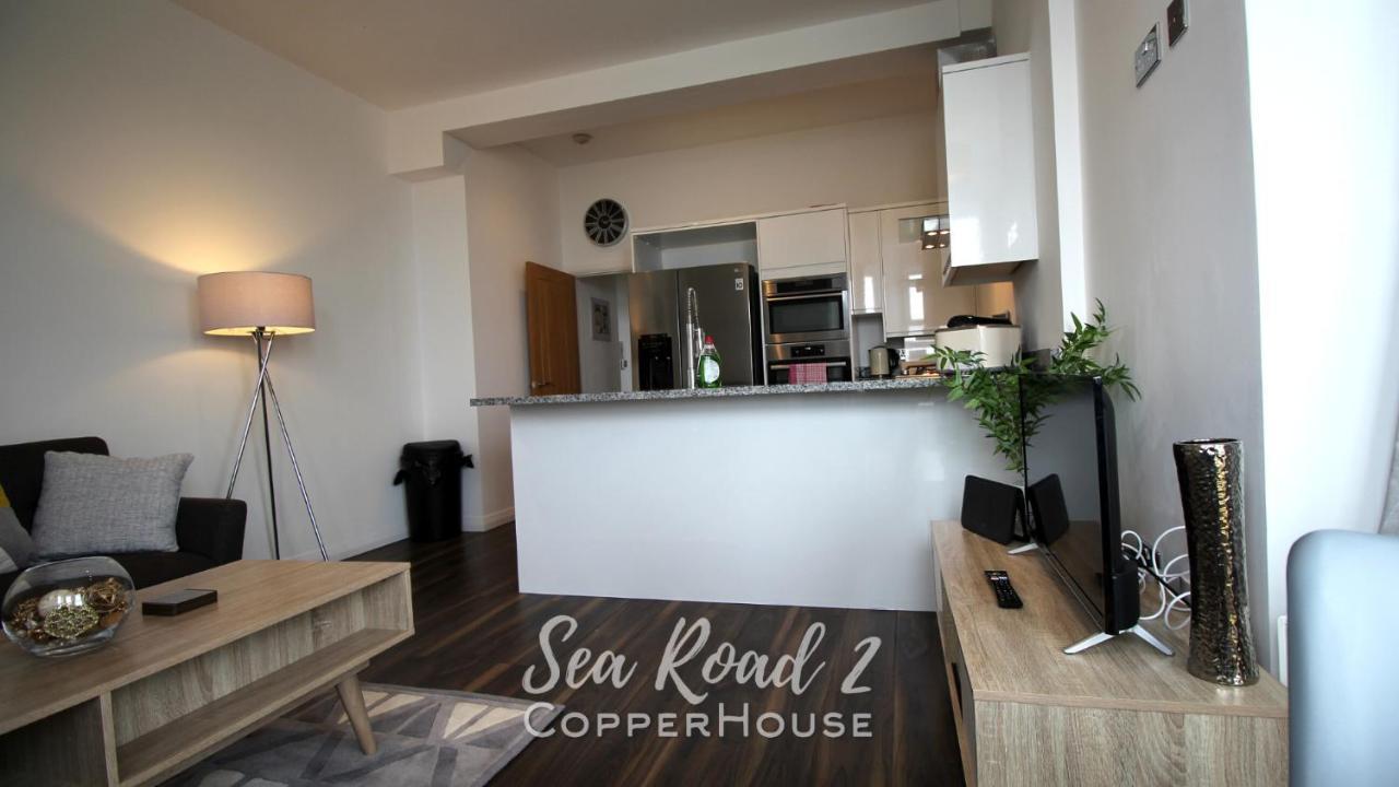 Beautiful Apartments On The Sea Front - Sea Road 2 Филикстоу Екстериор снимка
