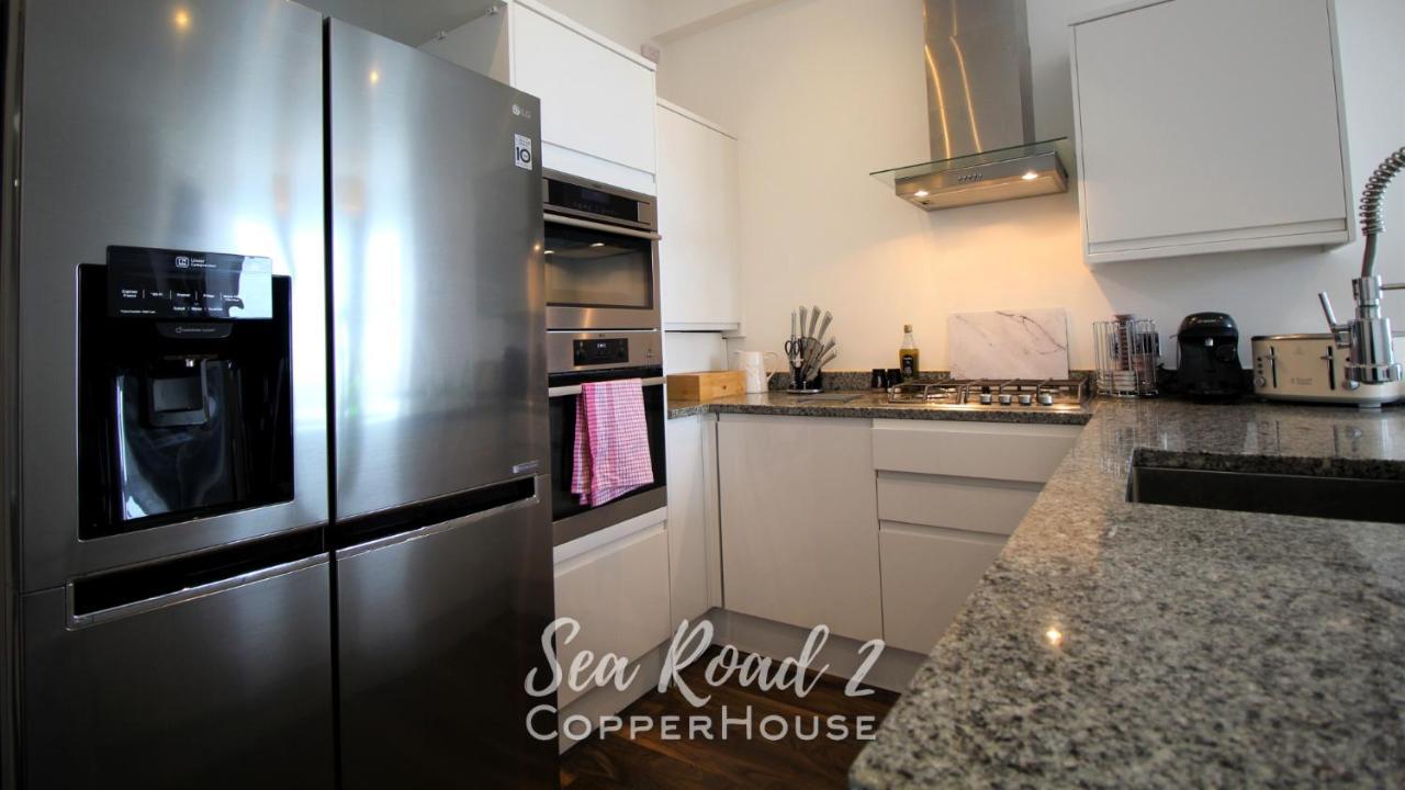 Beautiful Apartments On The Sea Front - Sea Road 2 Филикстоу Екстериор снимка