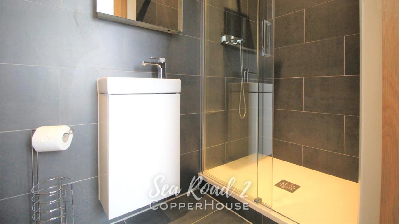Beautiful Apartments On The Sea Front - Sea Road 2 Филикстоу Екстериор снимка
